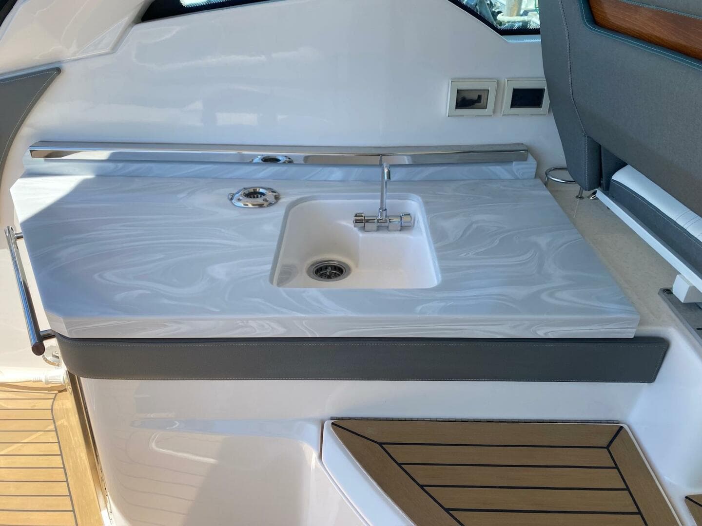 2019 Tiara Yachts 34 LX — photo 54