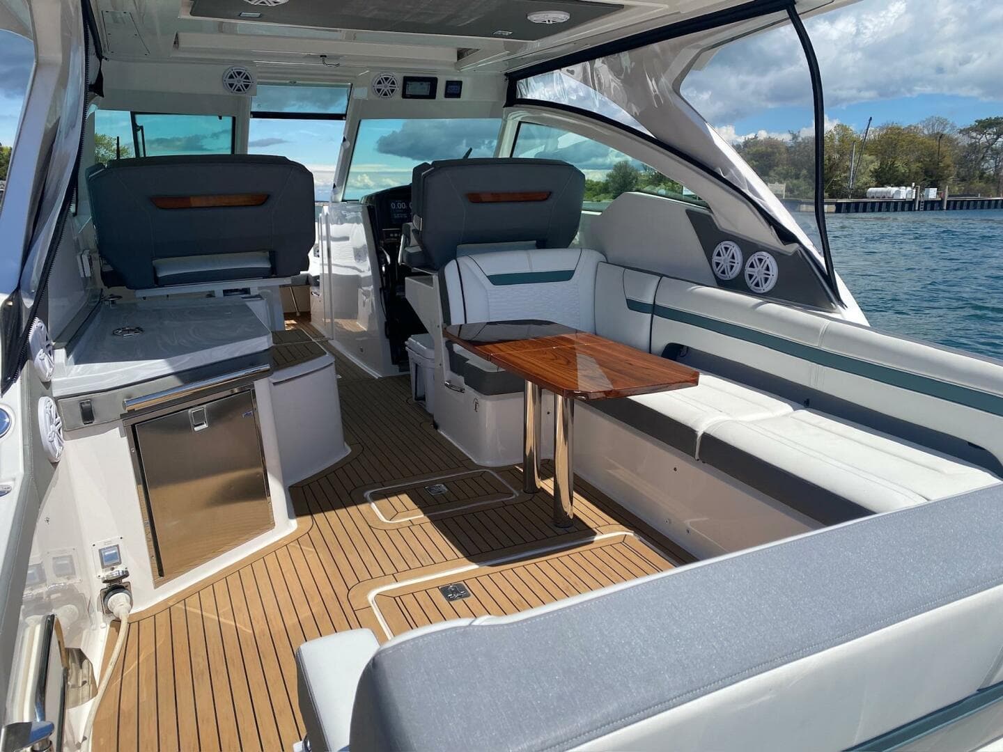 2019 Tiara Yachts 34 LX — photo 20