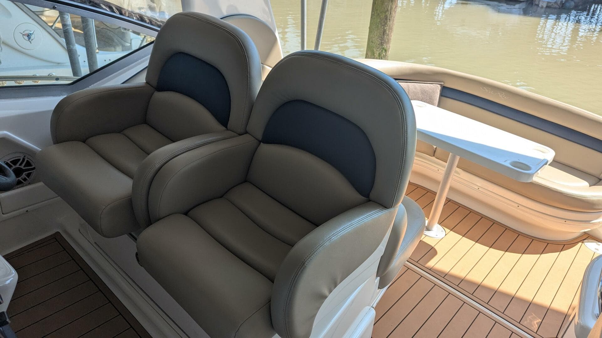 2004 Sea Ray 340 Sundancer — photo 12
