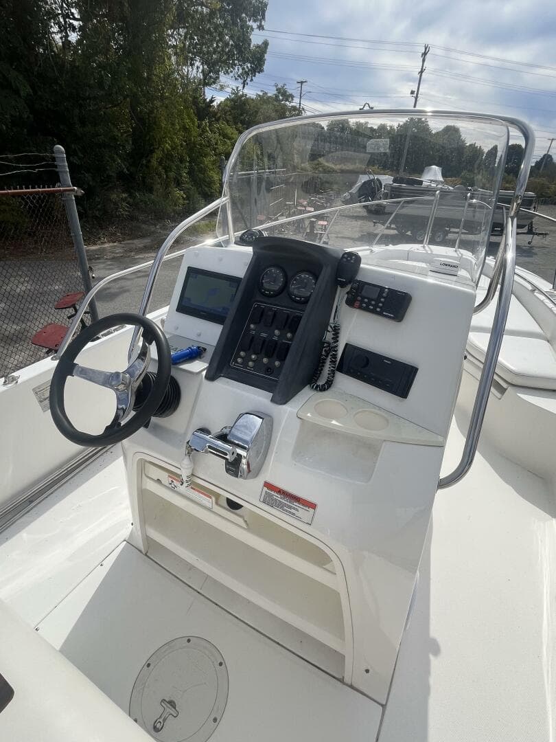 2008 Boston Whaler 230 Dauntless — photo 17