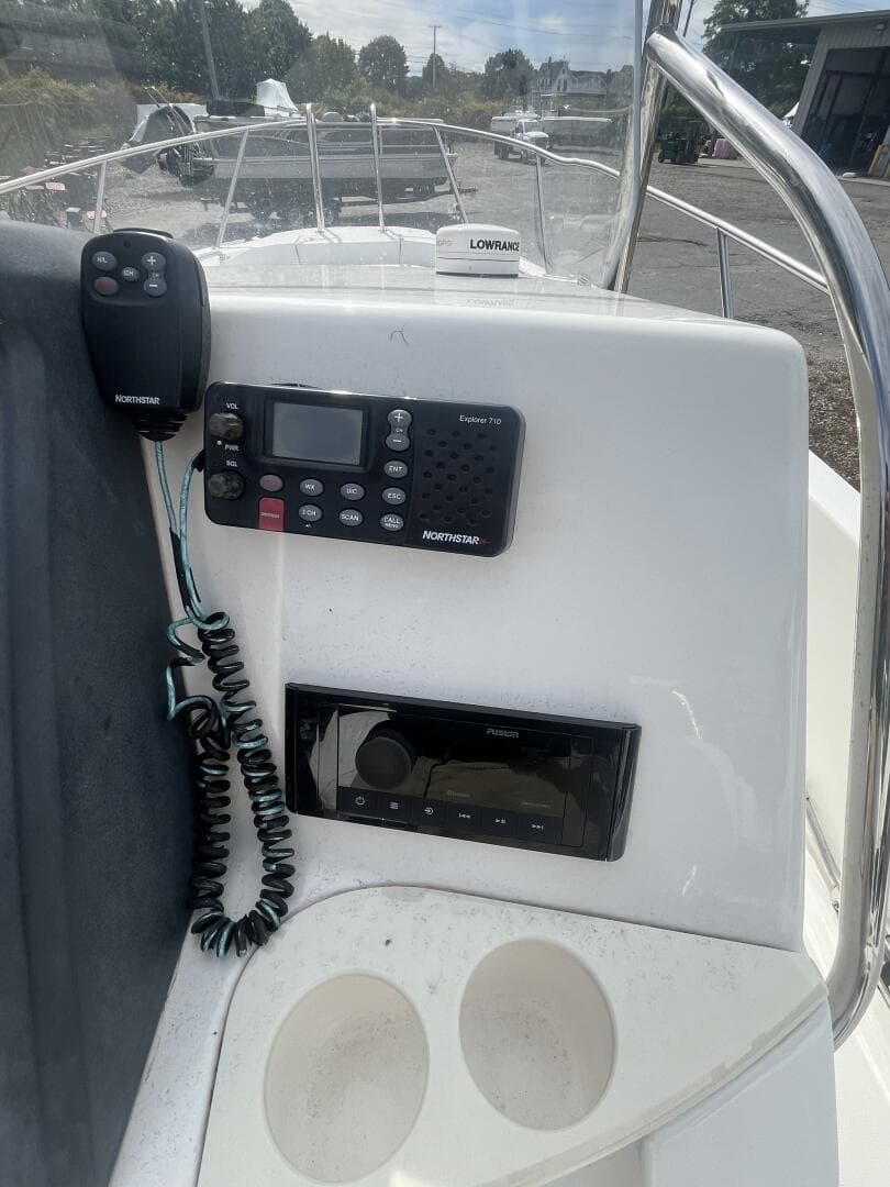 2008 Boston Whaler 230 Dauntless — photo 20