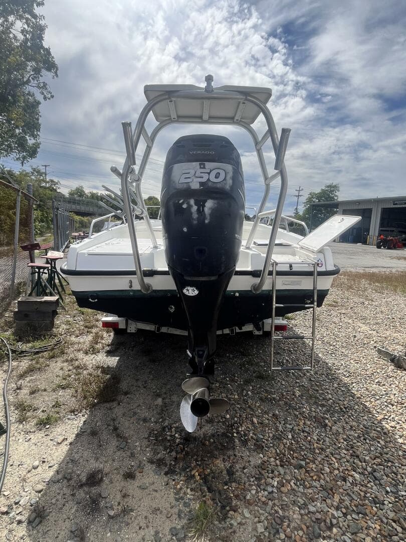 2008 Boston Whaler 230 Dauntless — photo 4