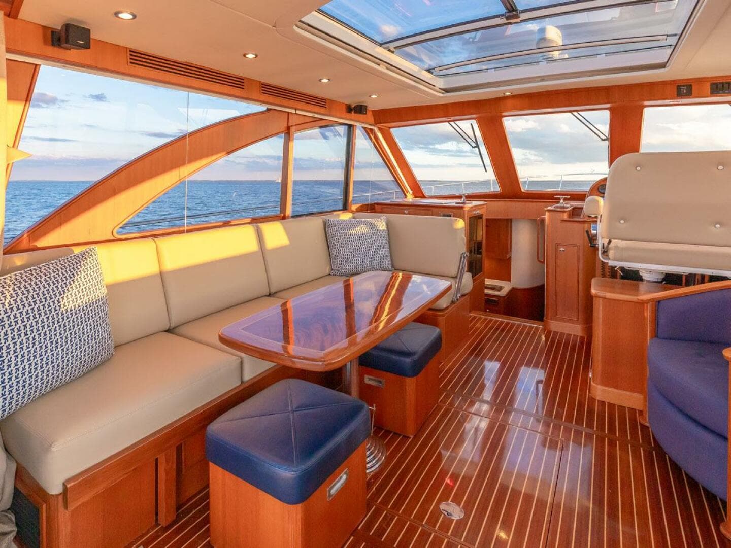 2014 Hunt Yachts — photo 23