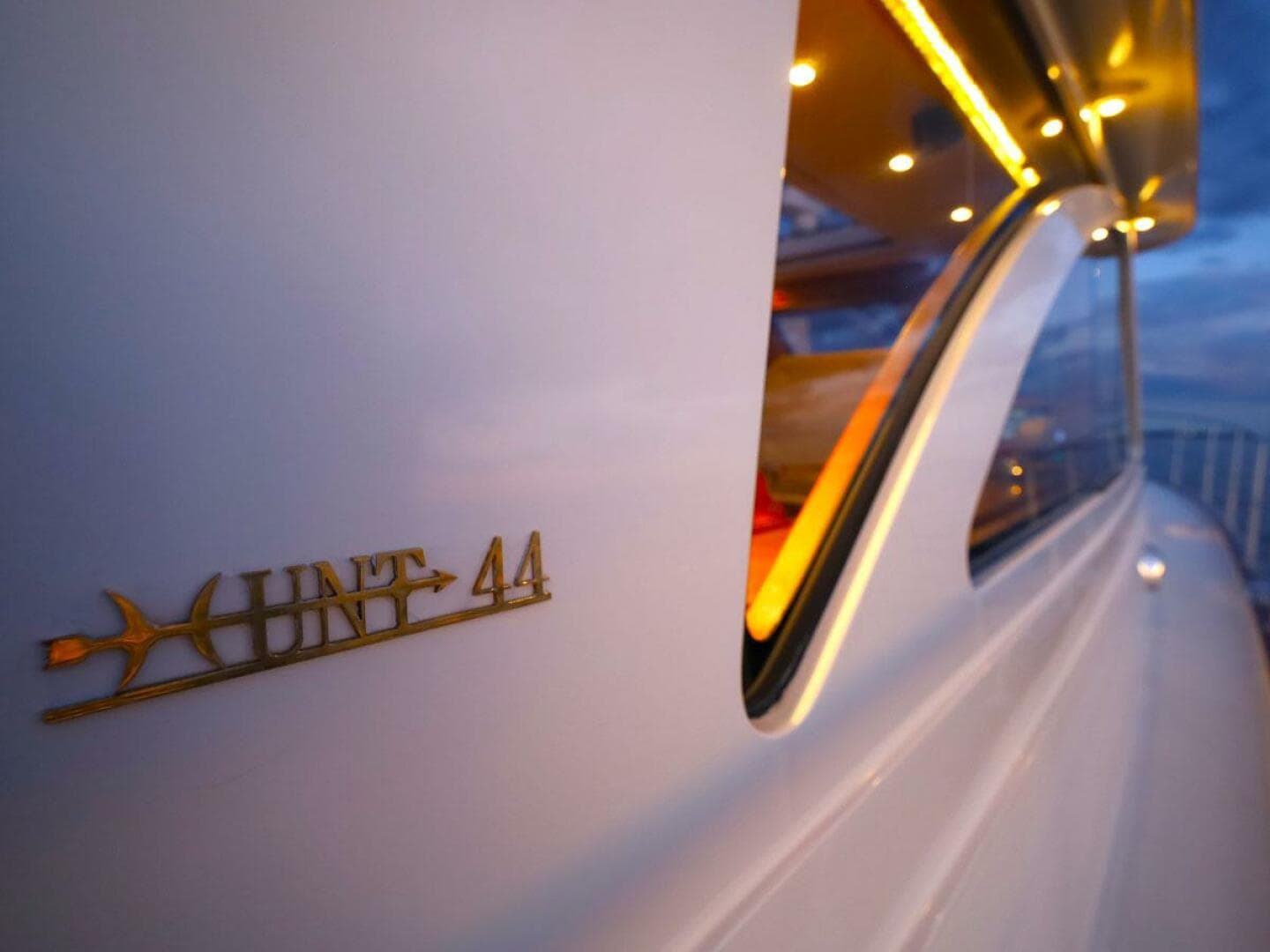 2014 Hunt Yachts — photo 9