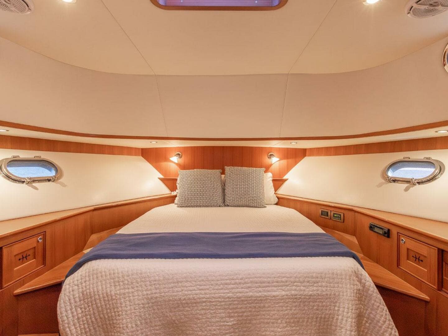 2014 Hunt Yachts — photo 27