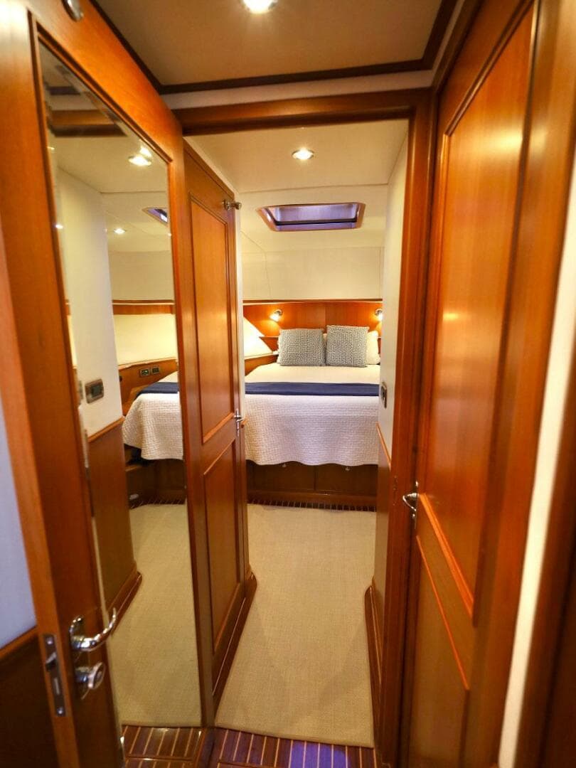 2014 Hunt Yachts — photo 26