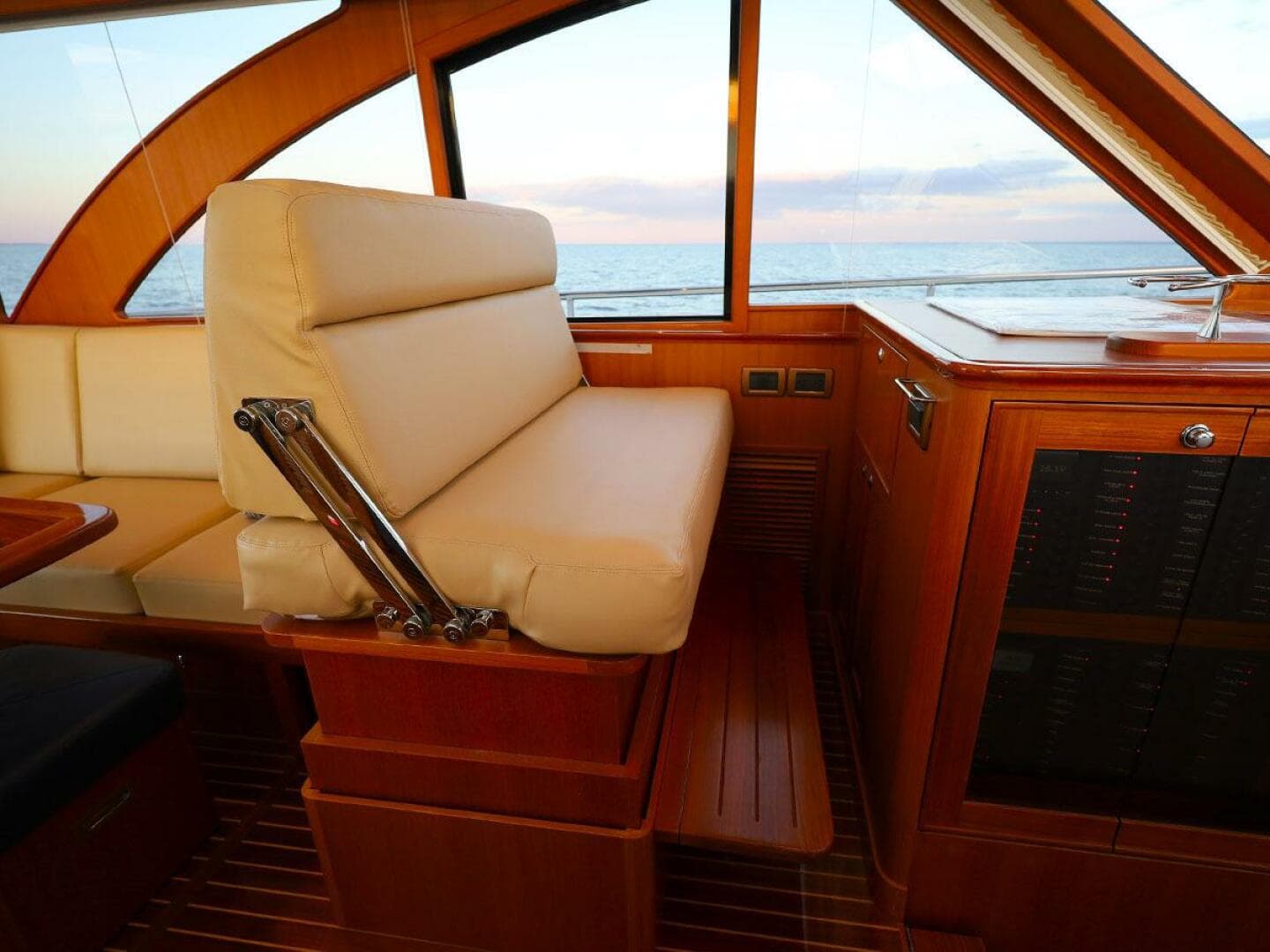 2014 Hunt Yachts — photo 21