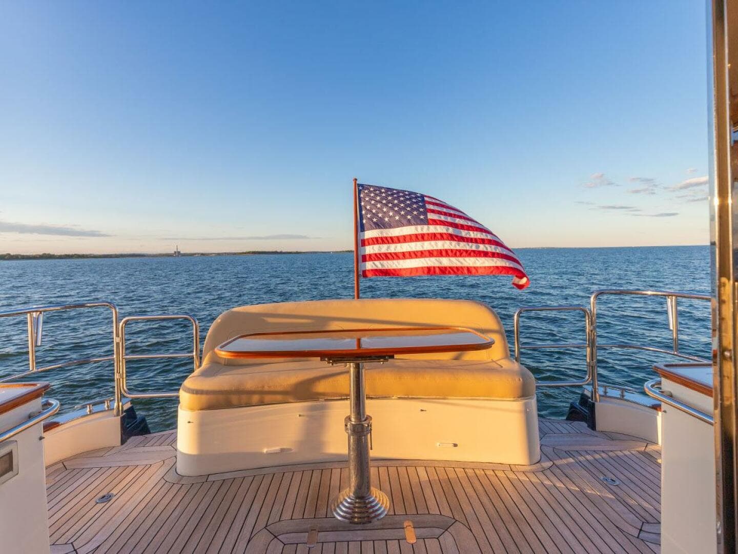 2014 Hunt Yachts — photo 10