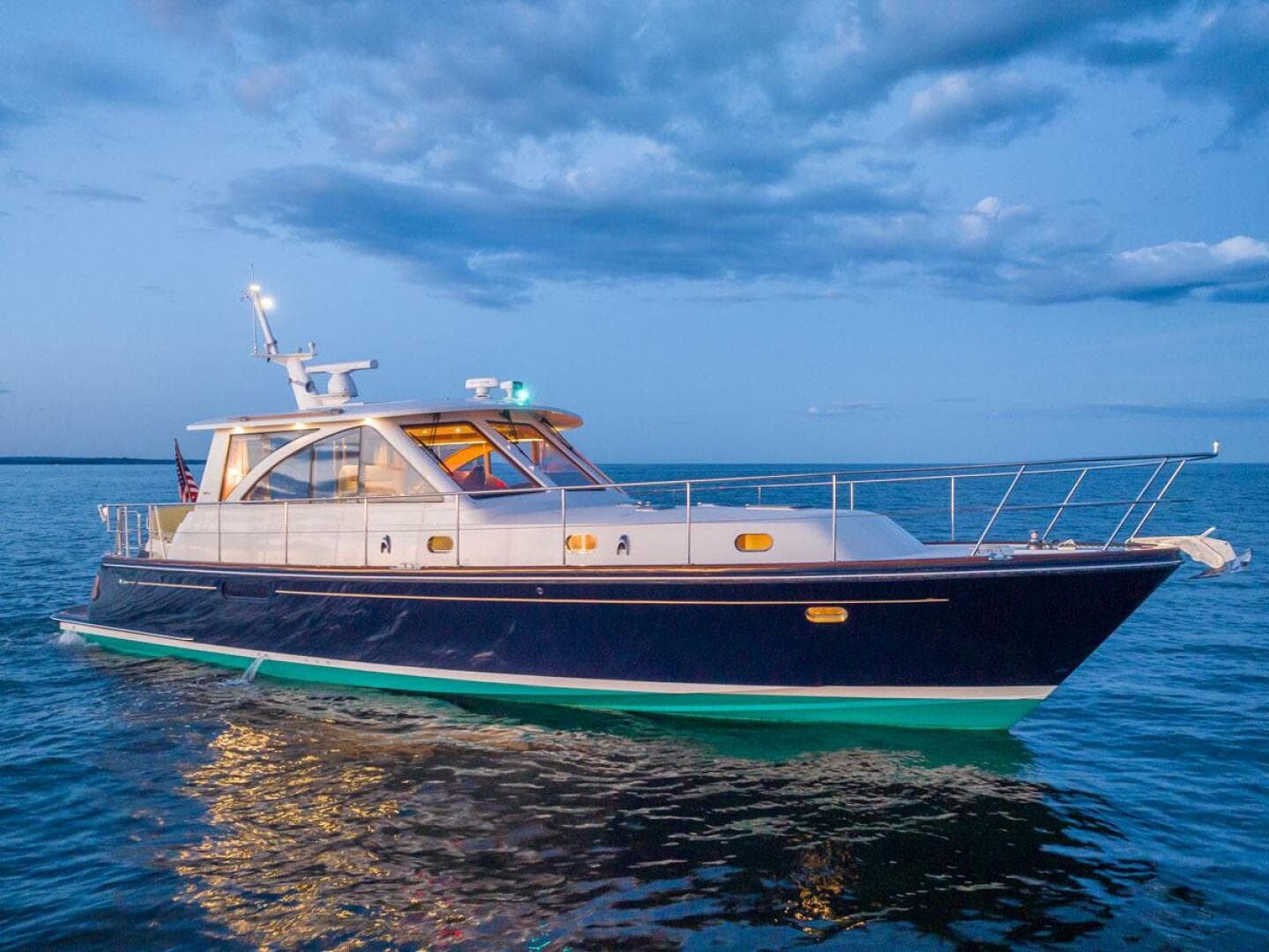 2014 Hunt Yachts — photo 3