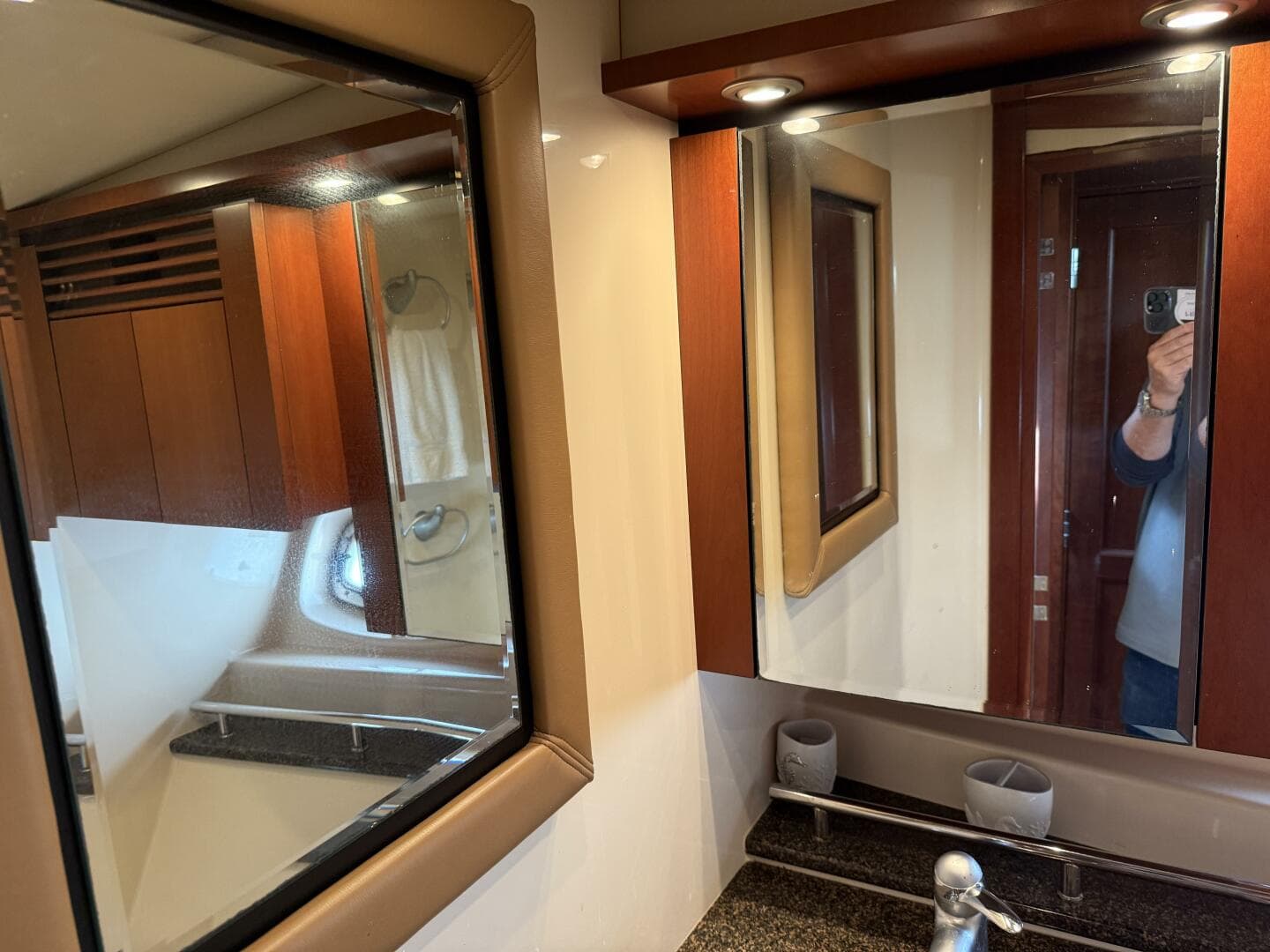 2006 Sea Ray 48 Sundancer — photo 77