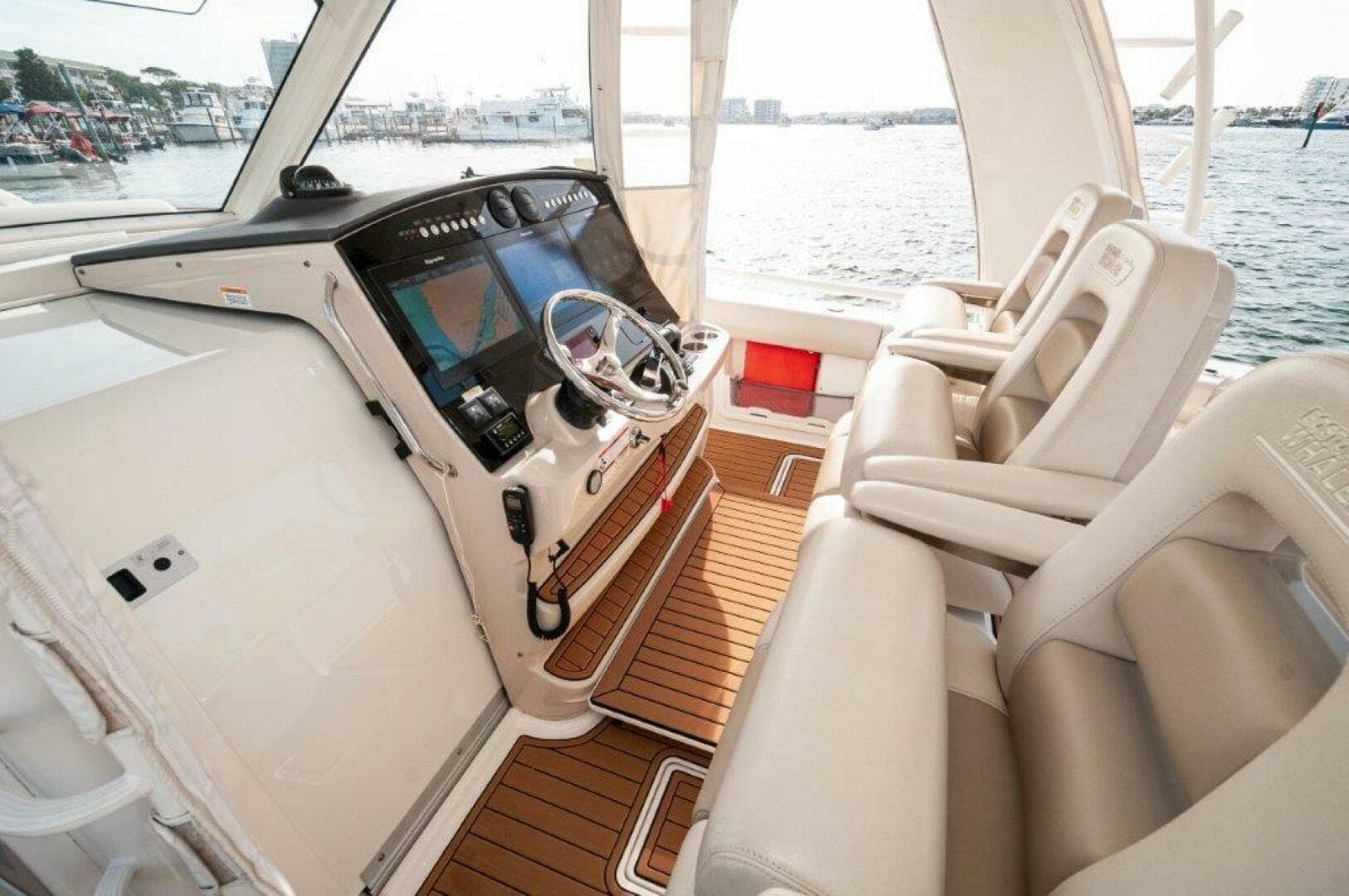2018 Boston Whaler 420 Outrage — photo 3