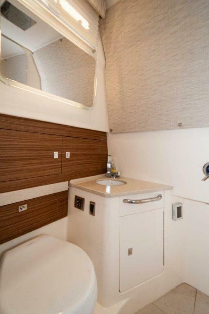 2018 Boston Whaler 420 Outrage — photo 11