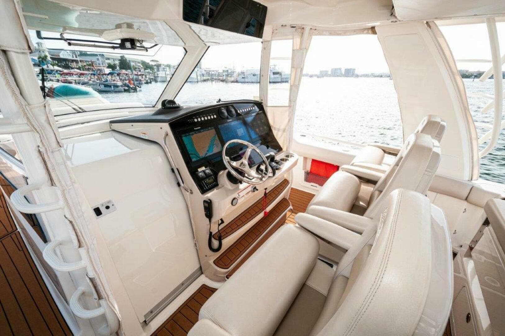 2018 Boston Whaler 420 Outrage — photo 16