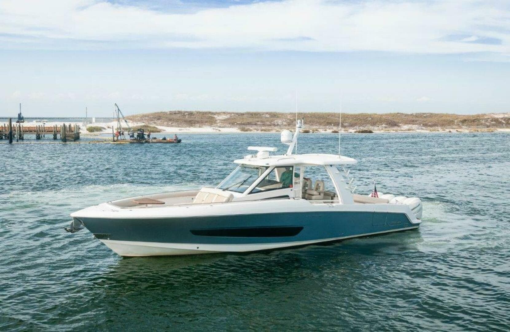 2018 Boston Whaler 420 Outrage — photo 32