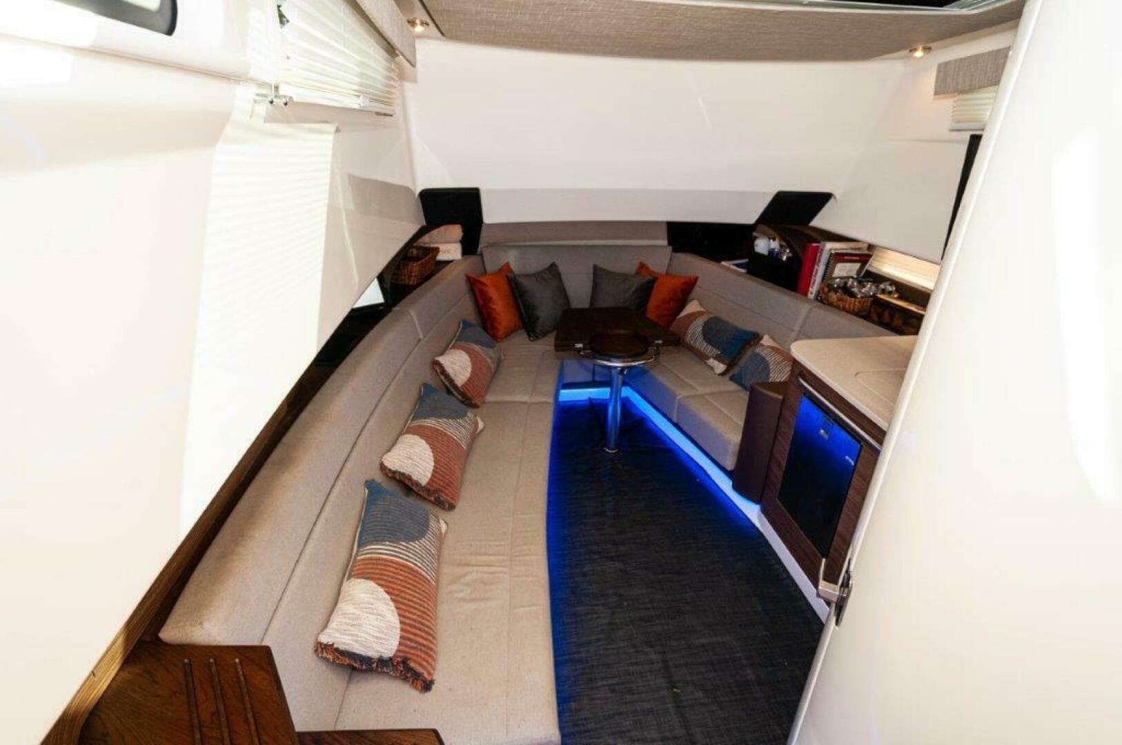 2018 Boston Whaler 420 Outrage — photo 2