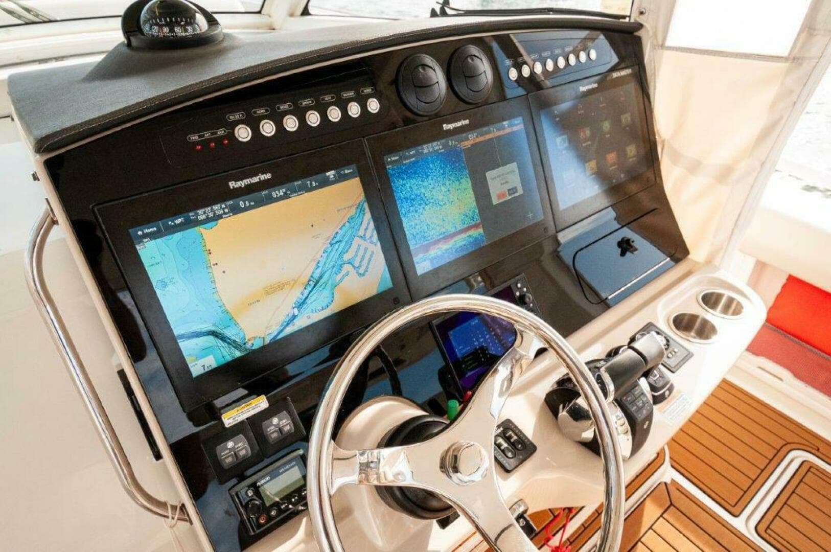2018 Boston Whaler 420 Outrage — photo 14