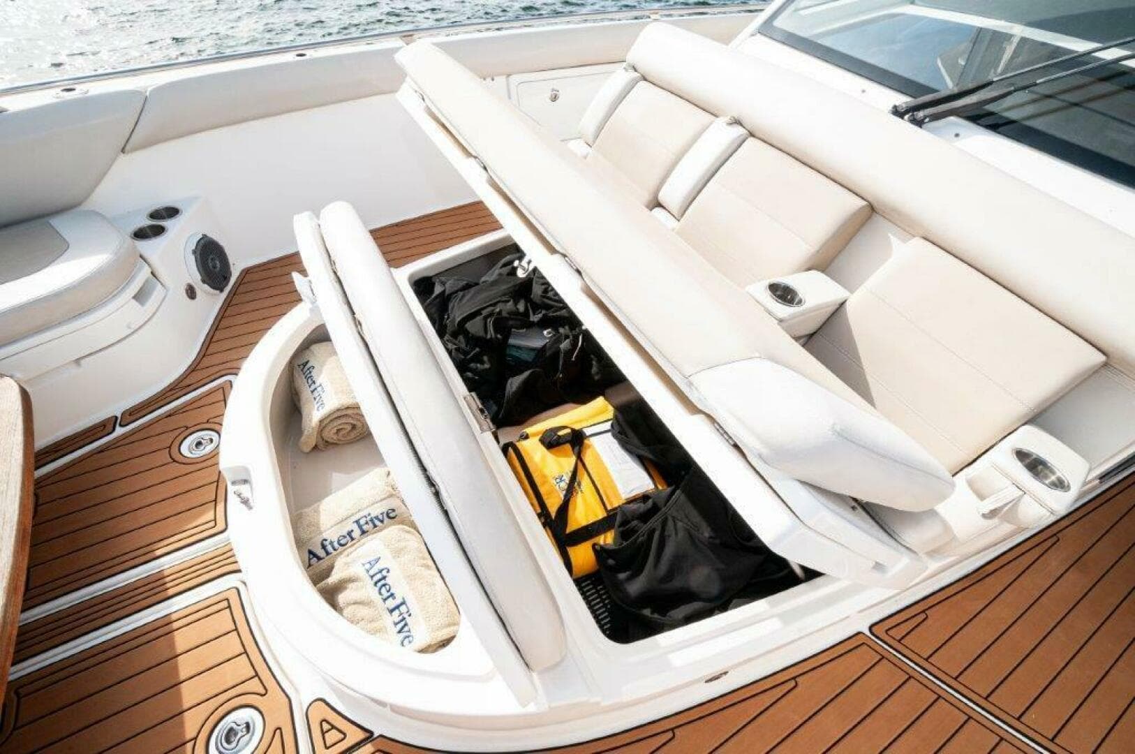 2018 Boston Whaler 420 Outrage — photo 22