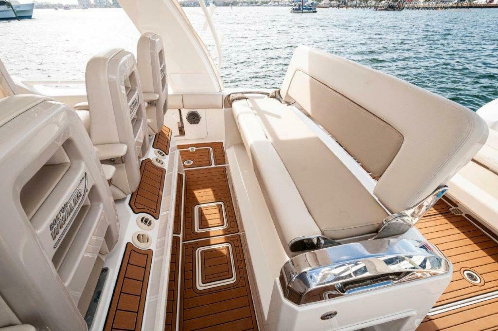 2018 Boston Whaler 420 Outrage — photo 17