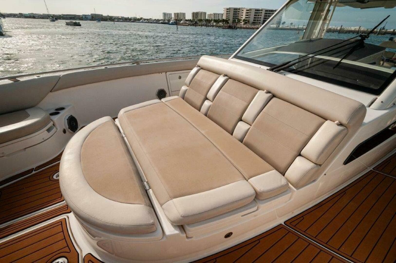 2018 Boston Whaler 420 Outrage — photo 21