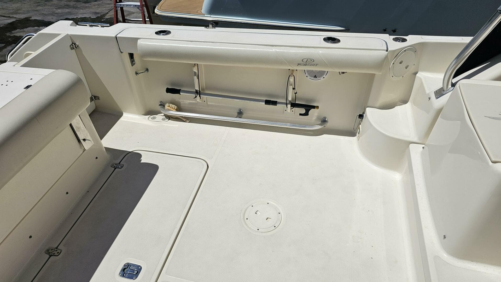 2004 Pursuit 3070 Offshore Express — photo 18