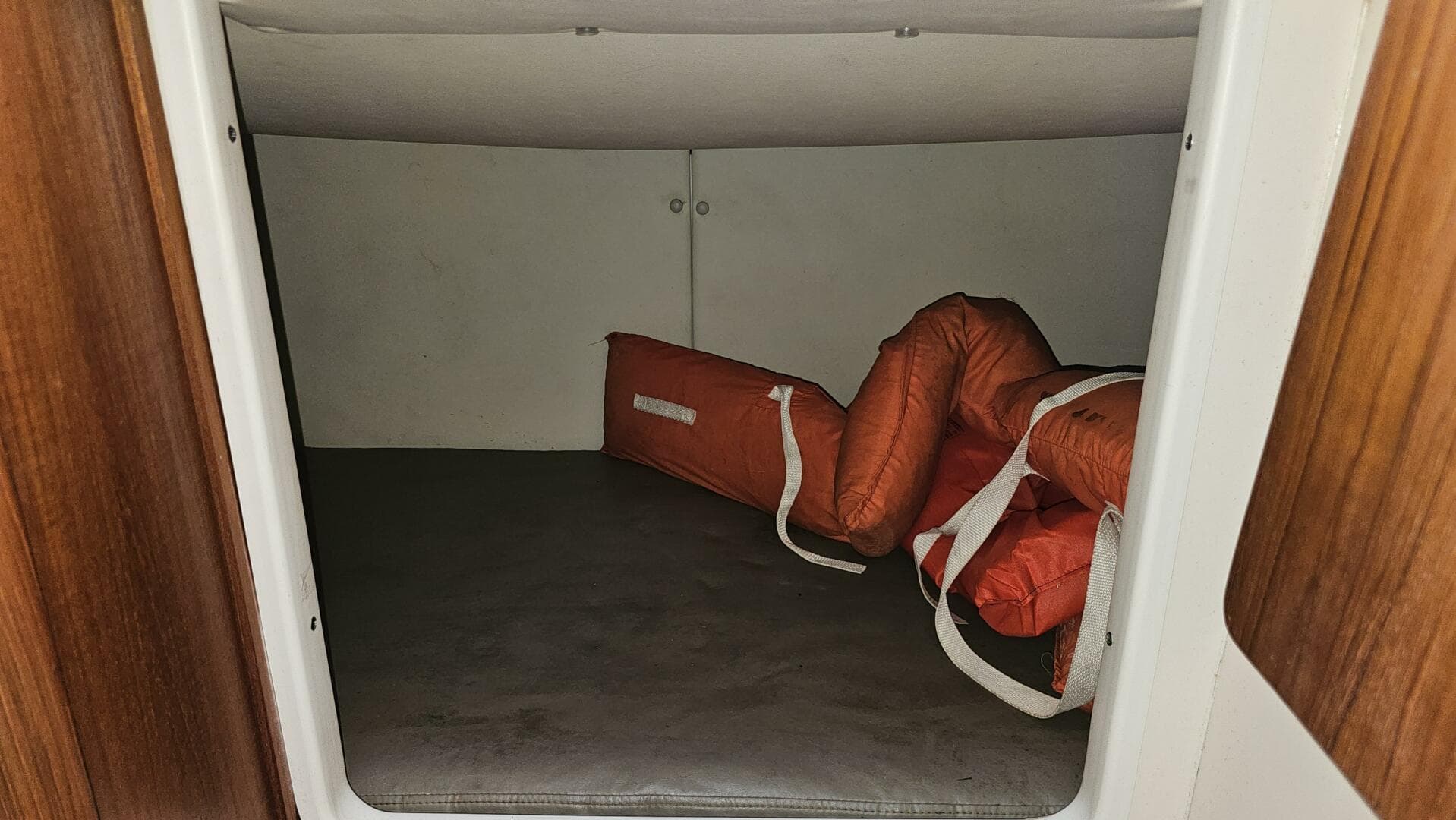 2004 Pursuit 3070 Offshore Express — photo 34