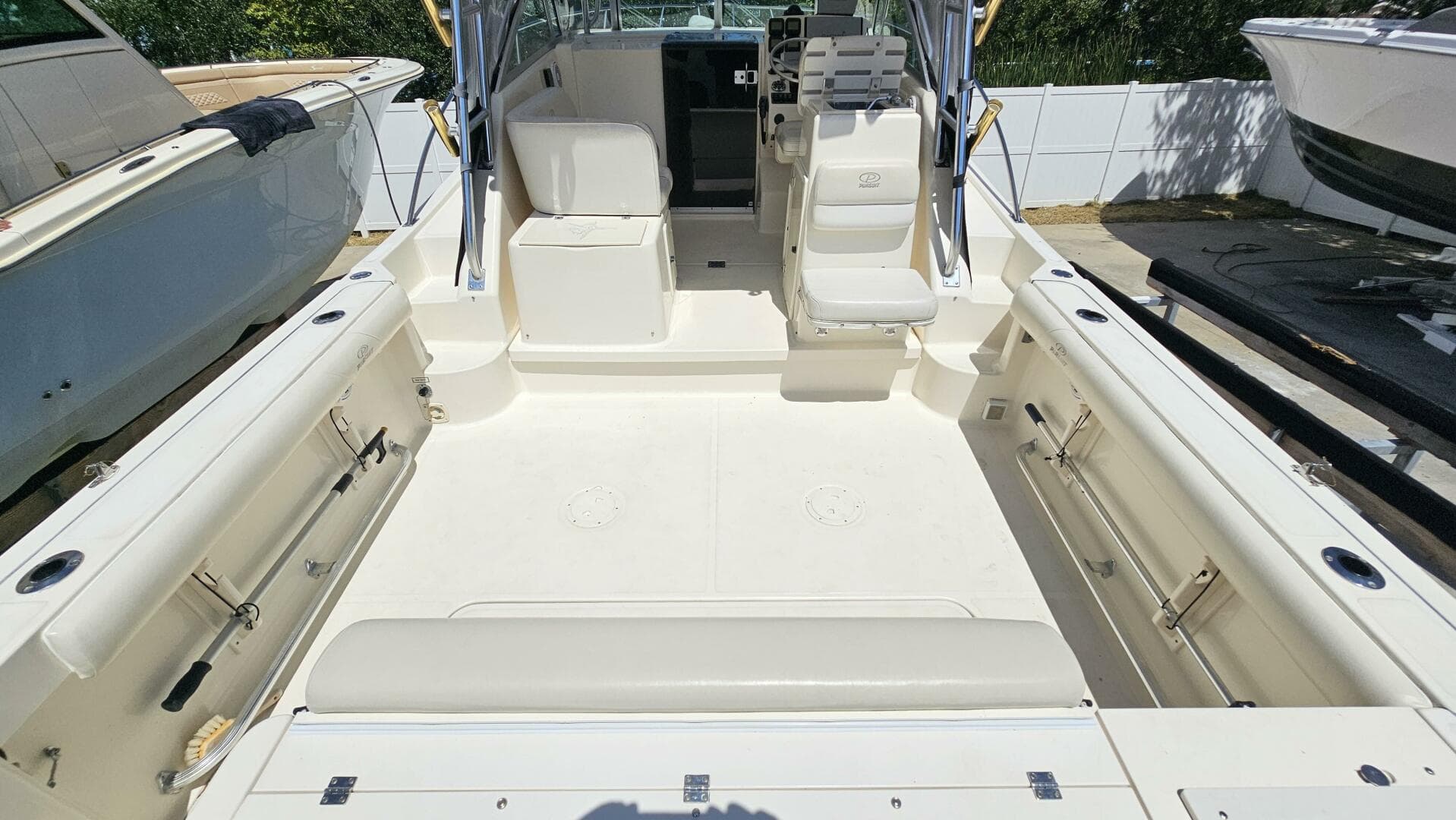 2004 Pursuit 3070 Offshore Express — photo 16