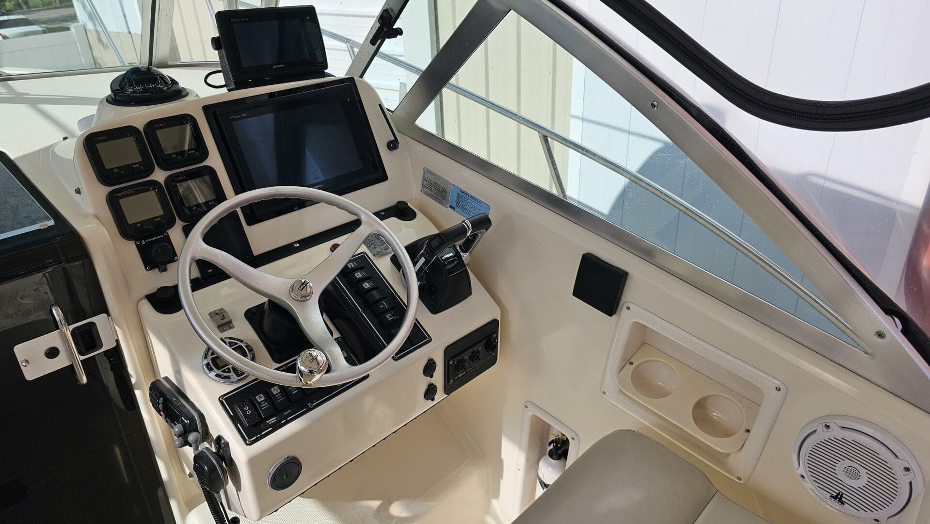 2004 Pursuit 3070 Offshore Express — photo 12