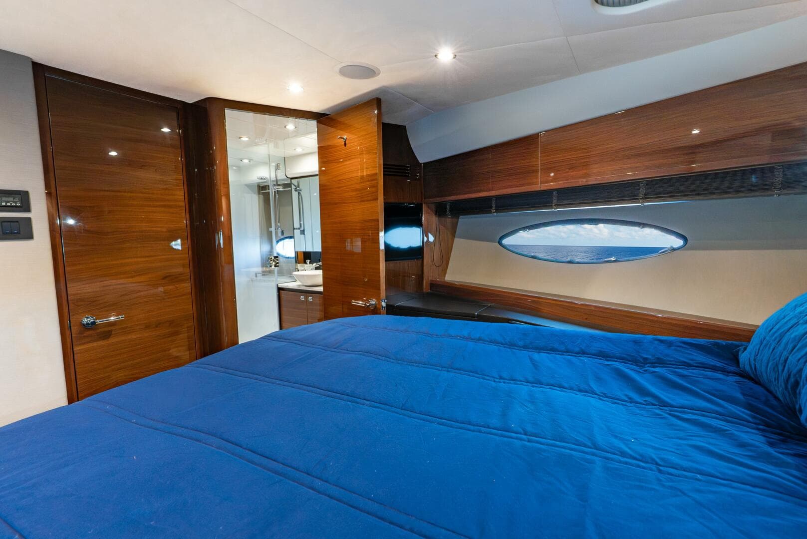 2015 Princess 56 — photo 11