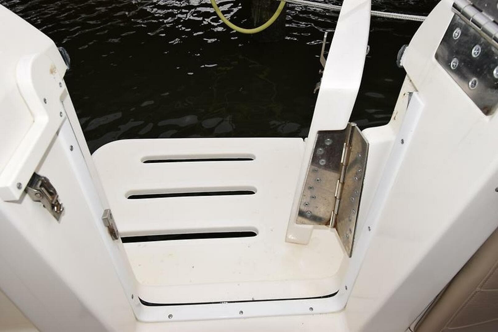 2003 Pursuit 3000 Express — photo 34