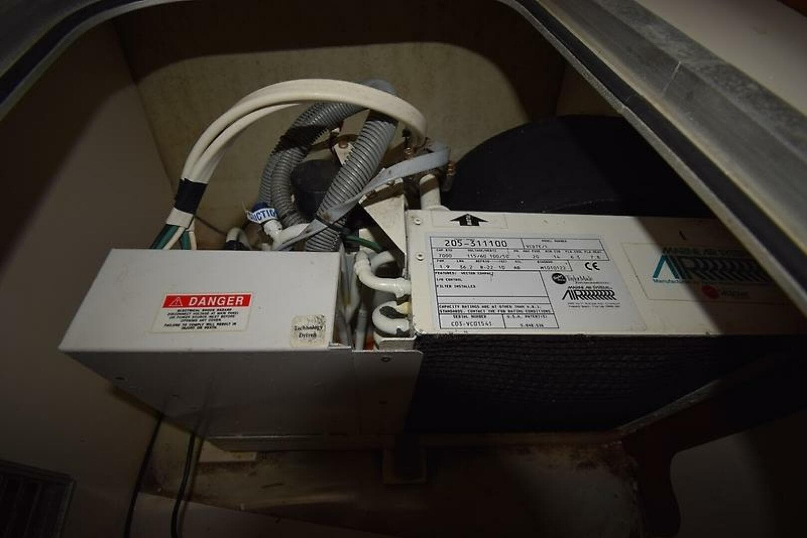 2003 Pursuit 3000 Express — photo 23