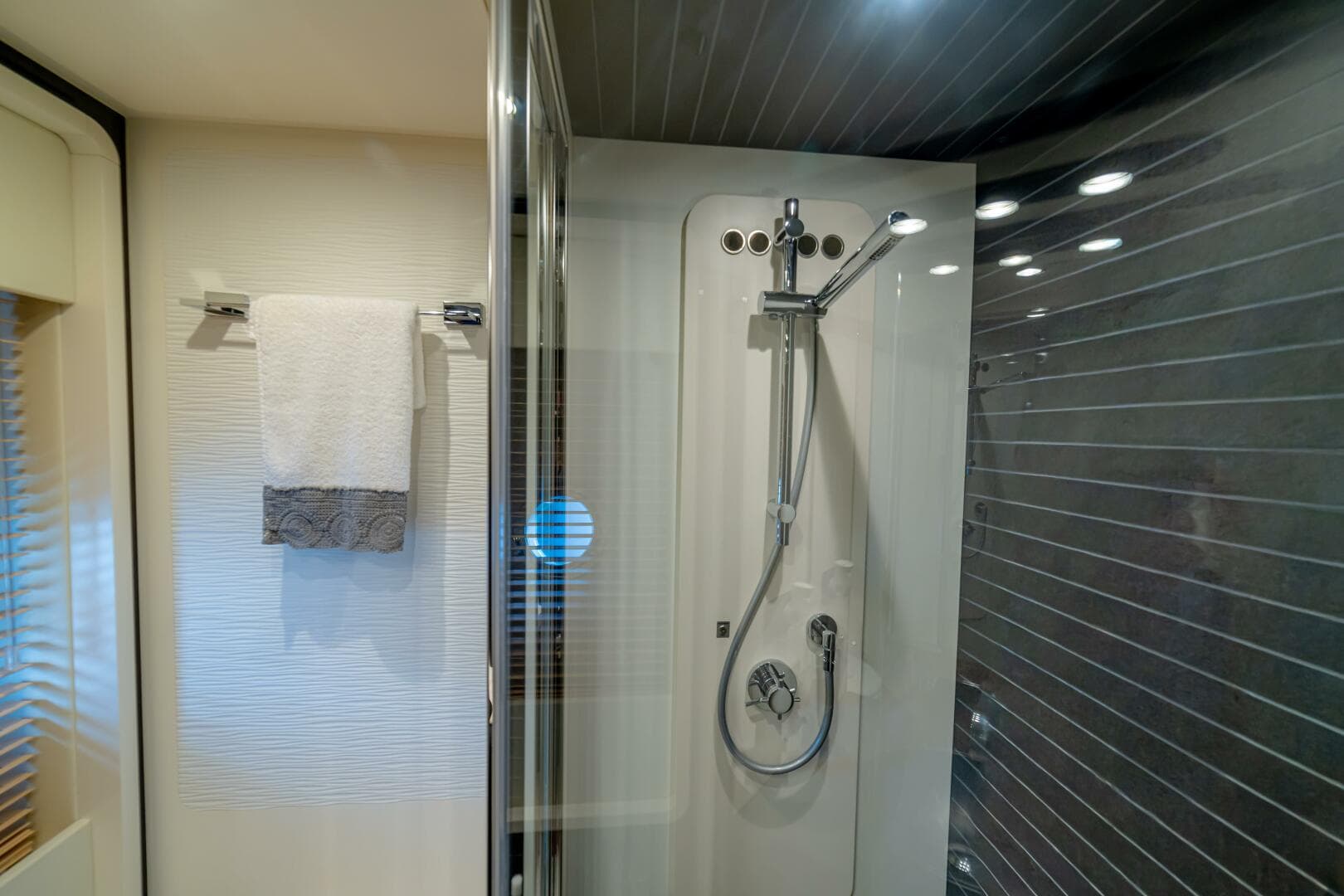 2017 Azimut 77S — photo 77