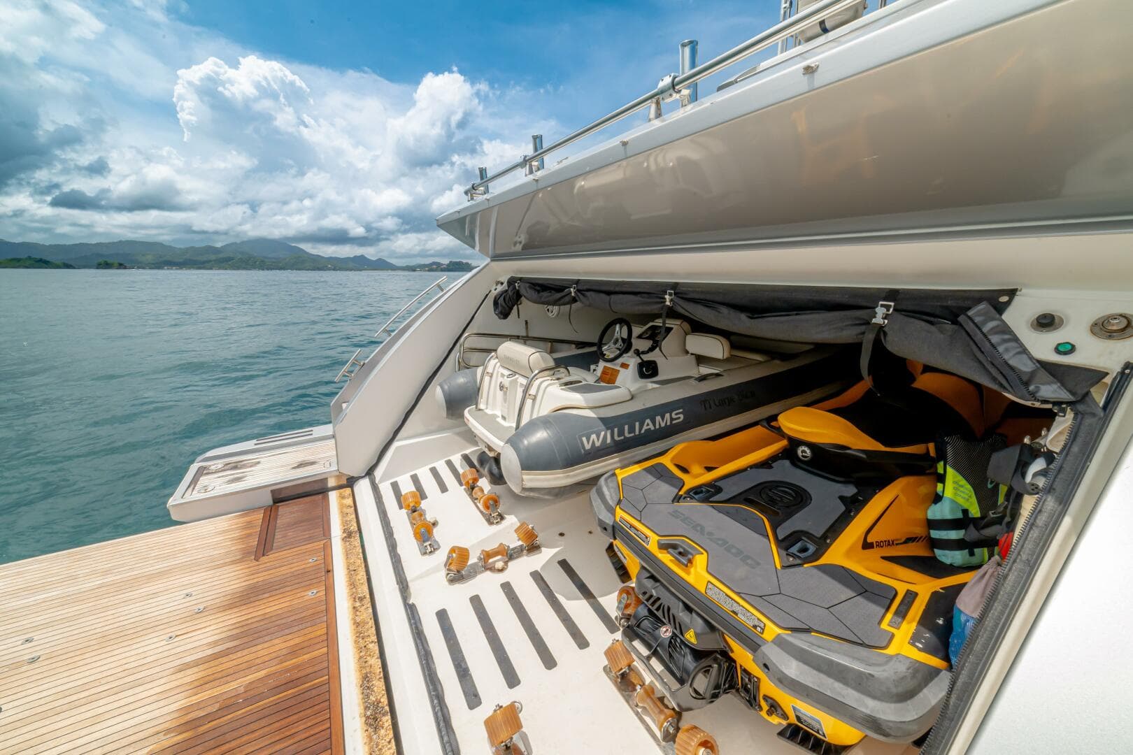 2017 Azimut 77S — photo 63