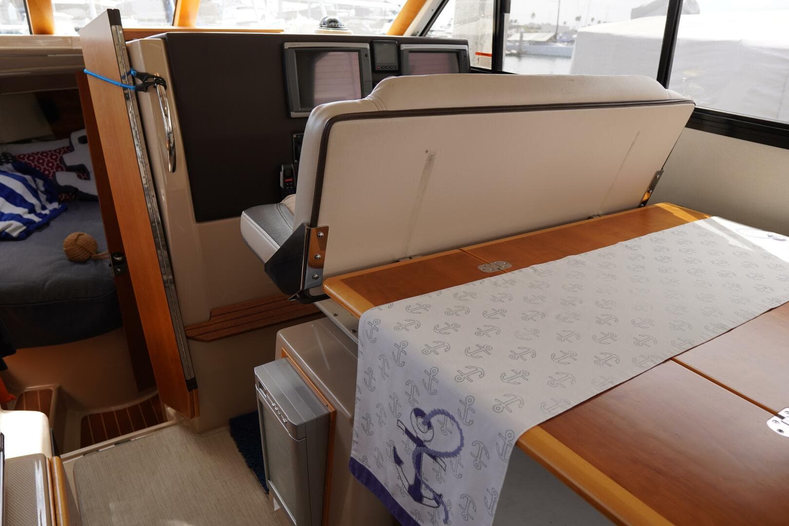 2015 Cutwater 30 Command Bridge — photo 3