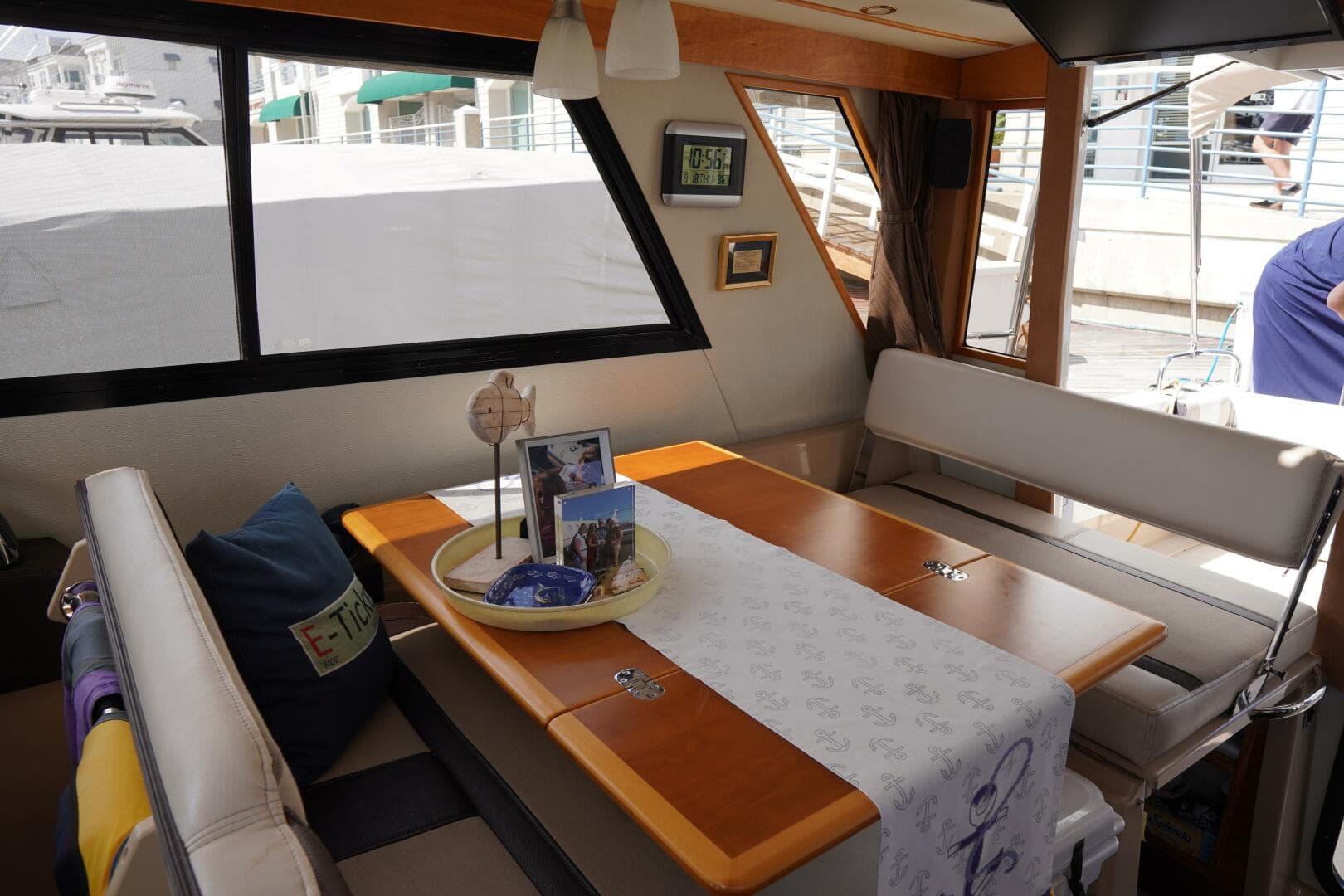 2015 Cutwater 30 Command Bridge — photo 8