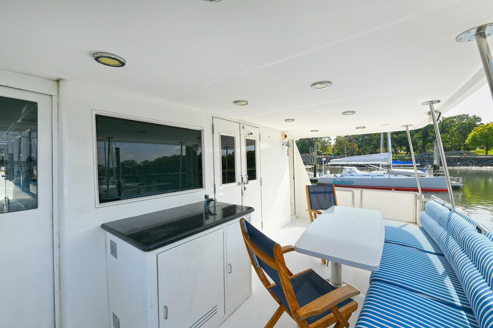 2002 Grand Alaskan Flushdeck — photo 14