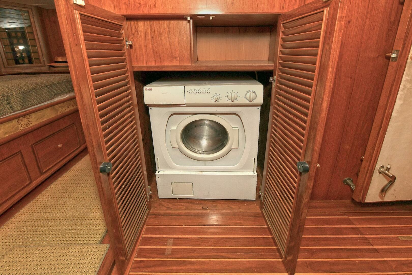 2002 Grand Alaskan Flushdeck — photo 45