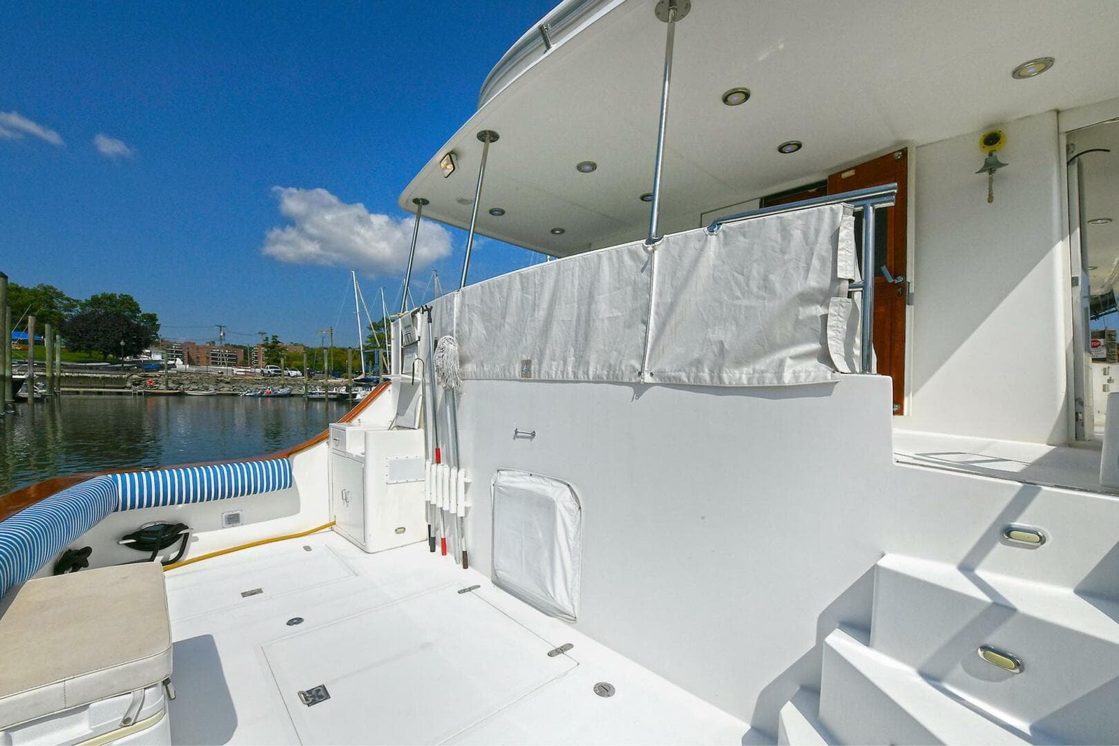 2002 Grand Alaskan Flushdeck — photo 6