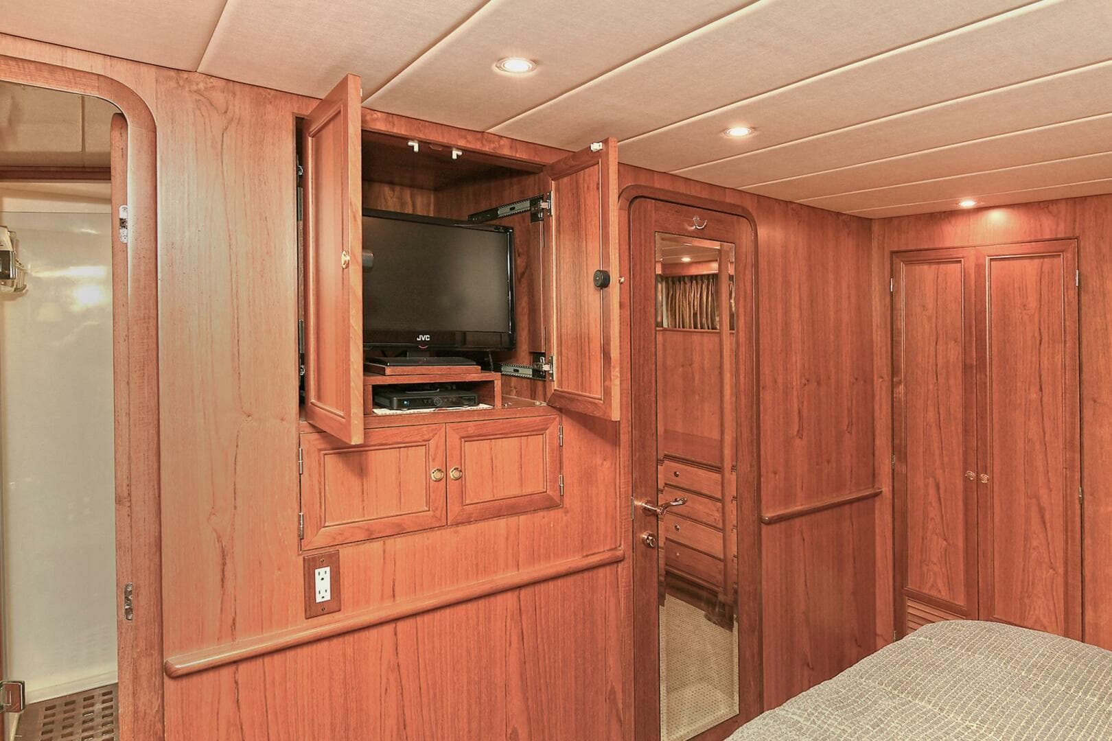 2002 Grand Alaskan Flushdeck — photo 40