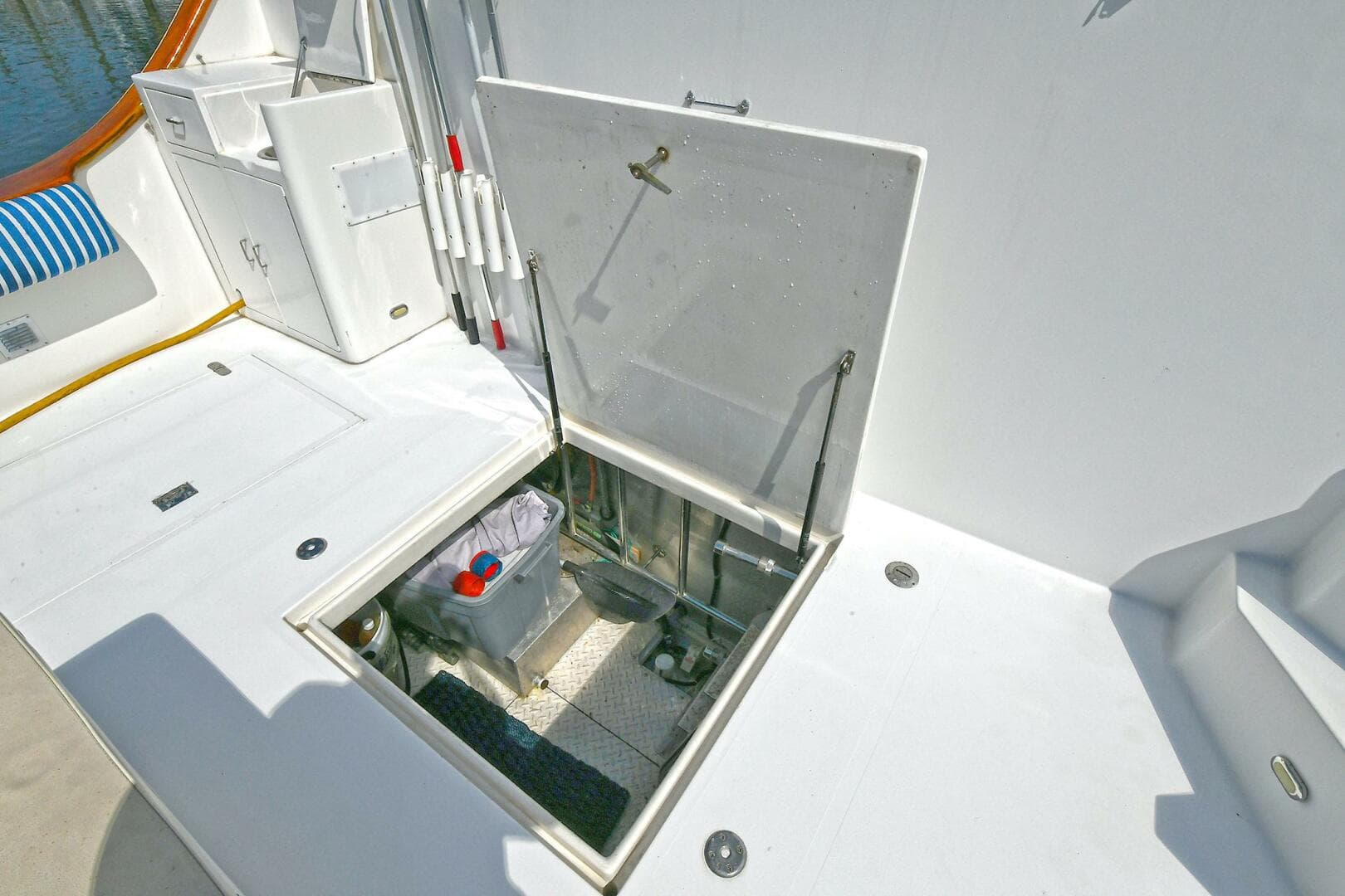 2002 Grand Alaskan Flushdeck — photo 8