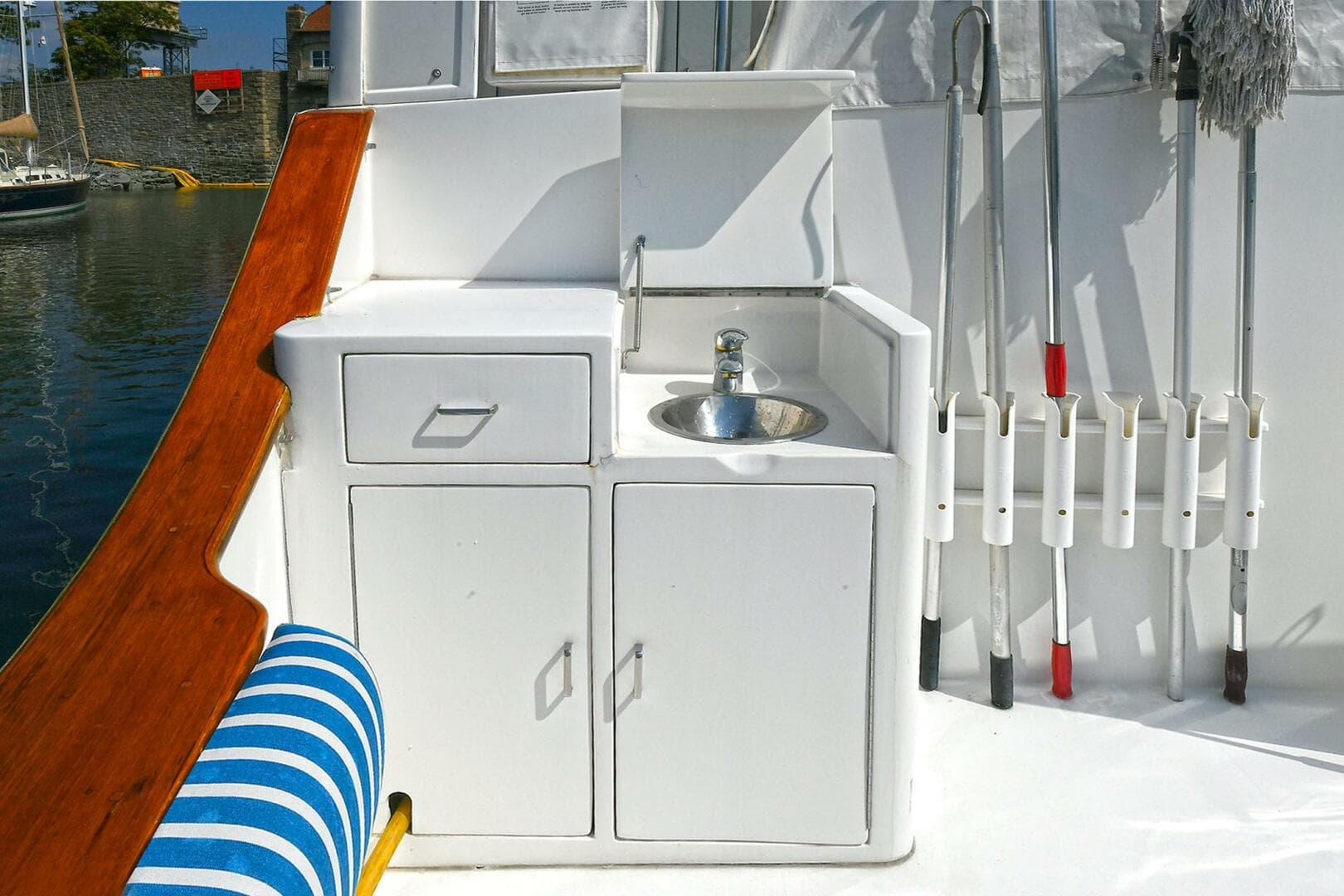 2002 Grand Alaskan Flushdeck — photo 7