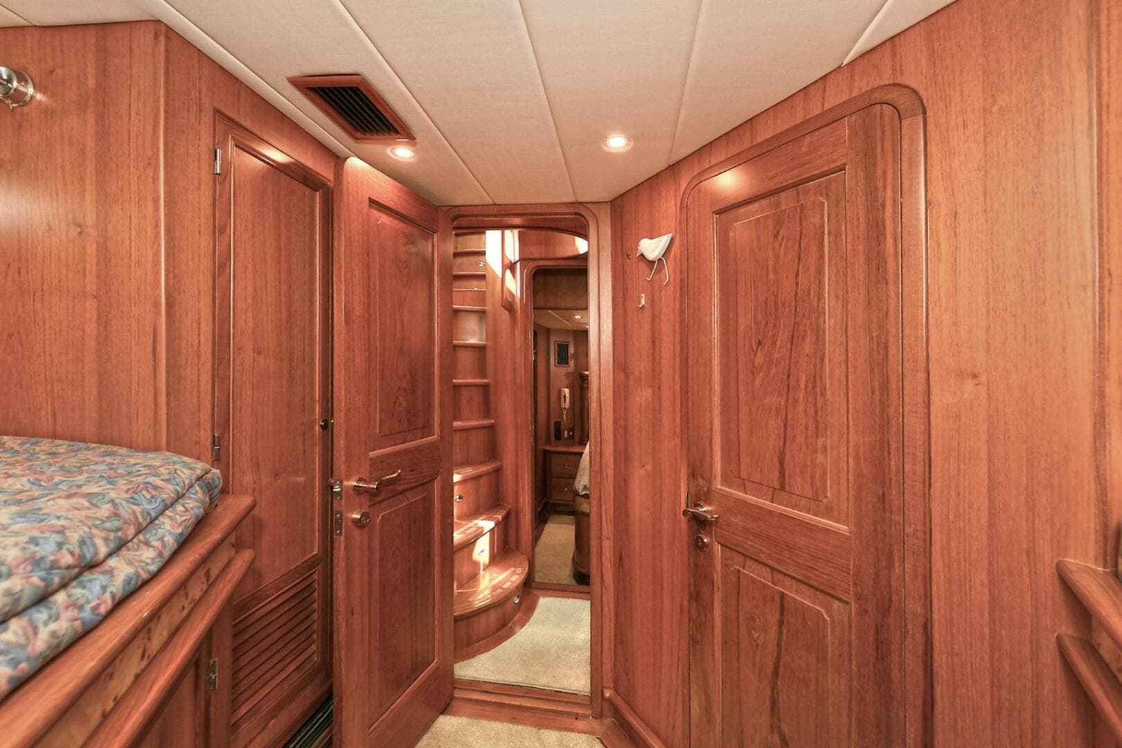 2002 Grand Alaskan Flushdeck — photo 43