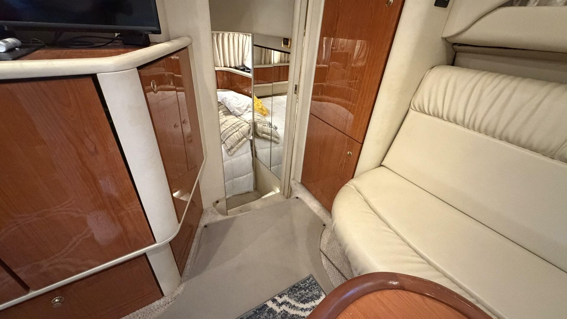 2000 Sea Ray 380 Aft Cabin — photo 37