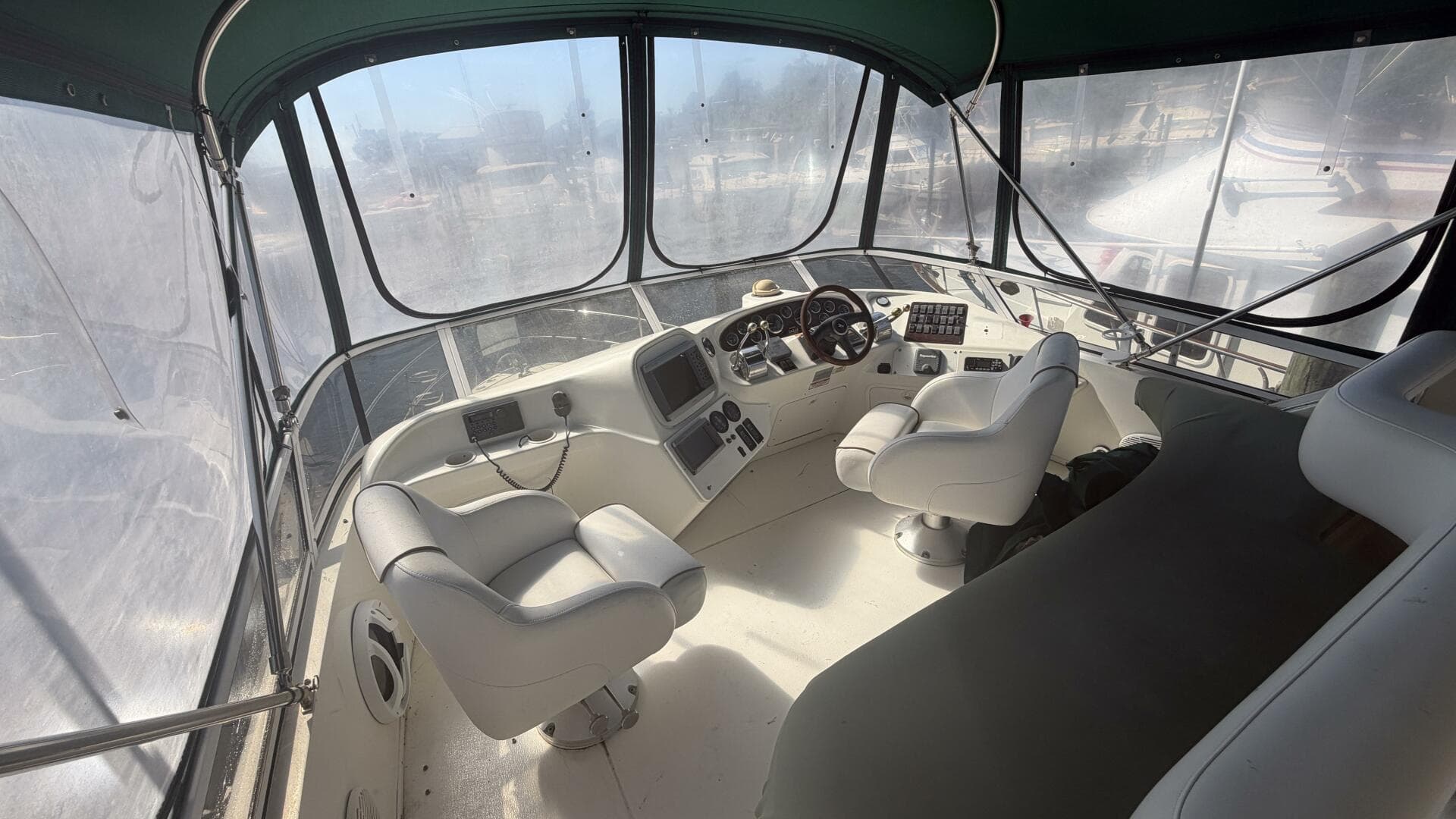 2000 Sea Ray 380 Aft Cabin — photo 13