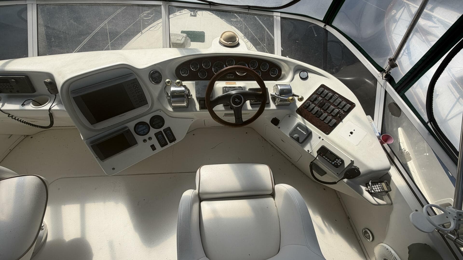 2000 Sea Ray 380 Aft Cabin — photo 16