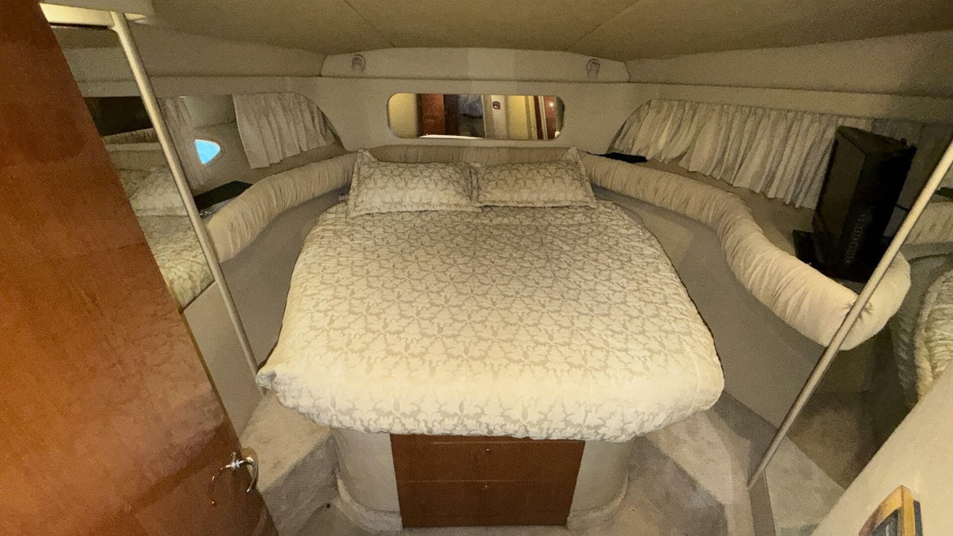 2000 Sea Ray 380 Aft Cabin — photo 30