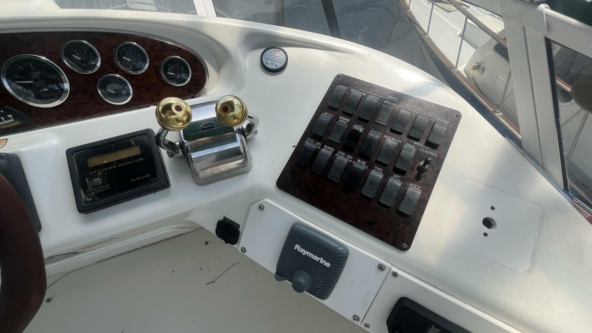 2000 Sea Ray 380 Aft Cabin — photo 20