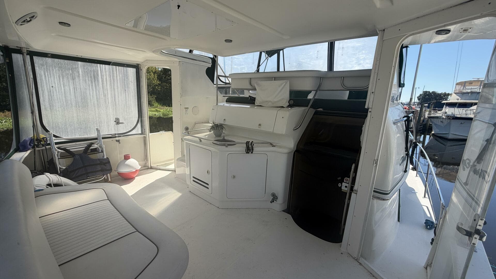 2000 Sea Ray 380 Aft Cabin — photo 11