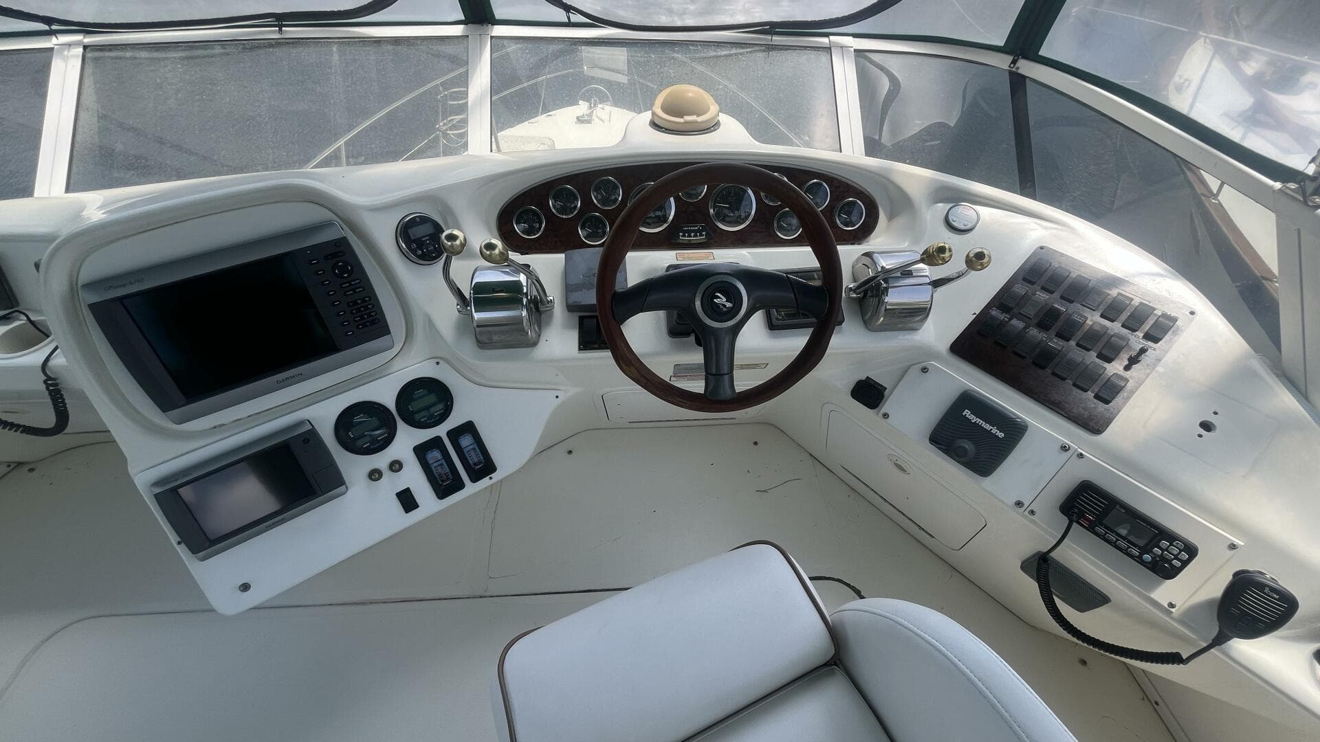 2000 Sea Ray 380 Aft Cabin — photo 17