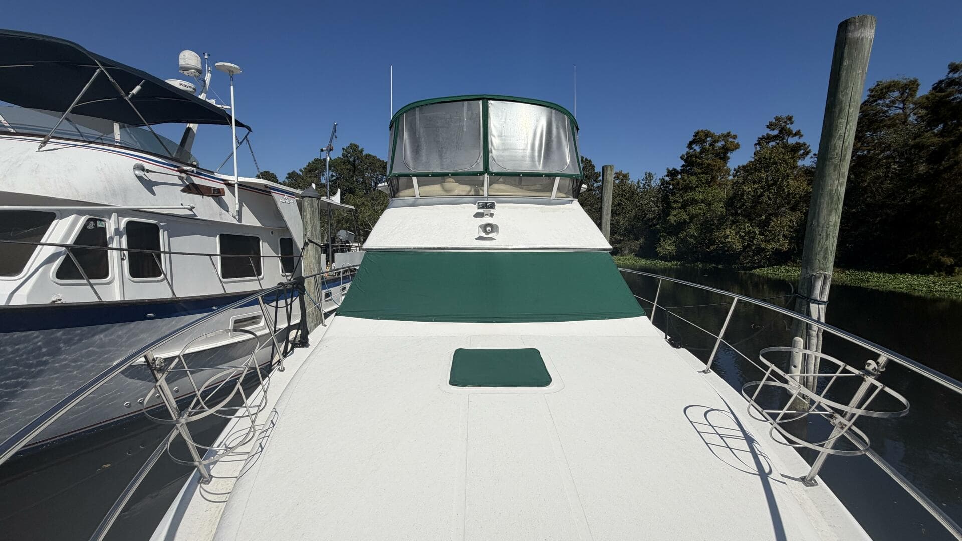 2000 Sea Ray 380 Aft Cabin — photo 3