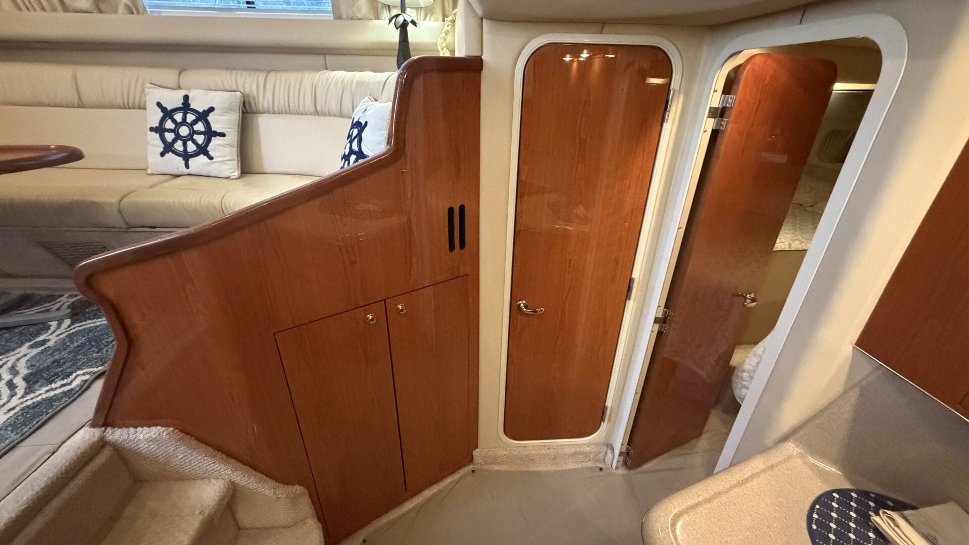 2000 Sea Ray 380 Aft Cabin — photo 34